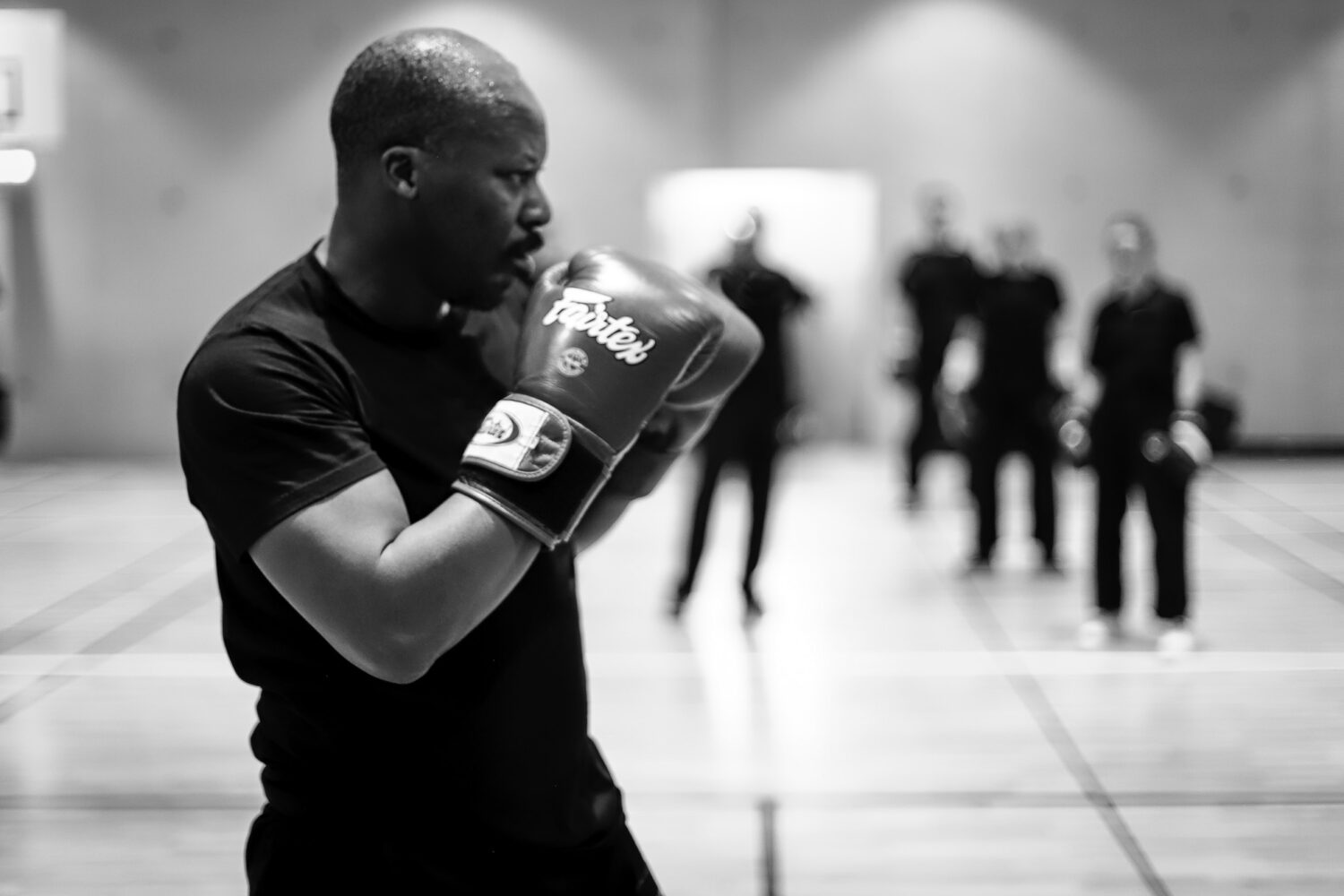 cours de boxe enfant, initier la jeunesse au self-défense et la